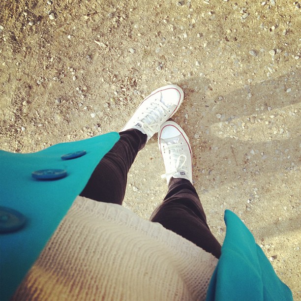 Today's outfit: converse,nude and turquoise coat!