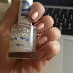 Matyfied my manicure and add some sparkling!