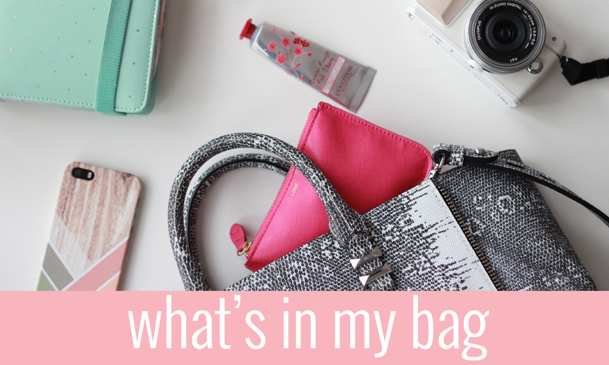 Axelle Blanpain from Style playgrounds shares what she keeps in her bag at all times!