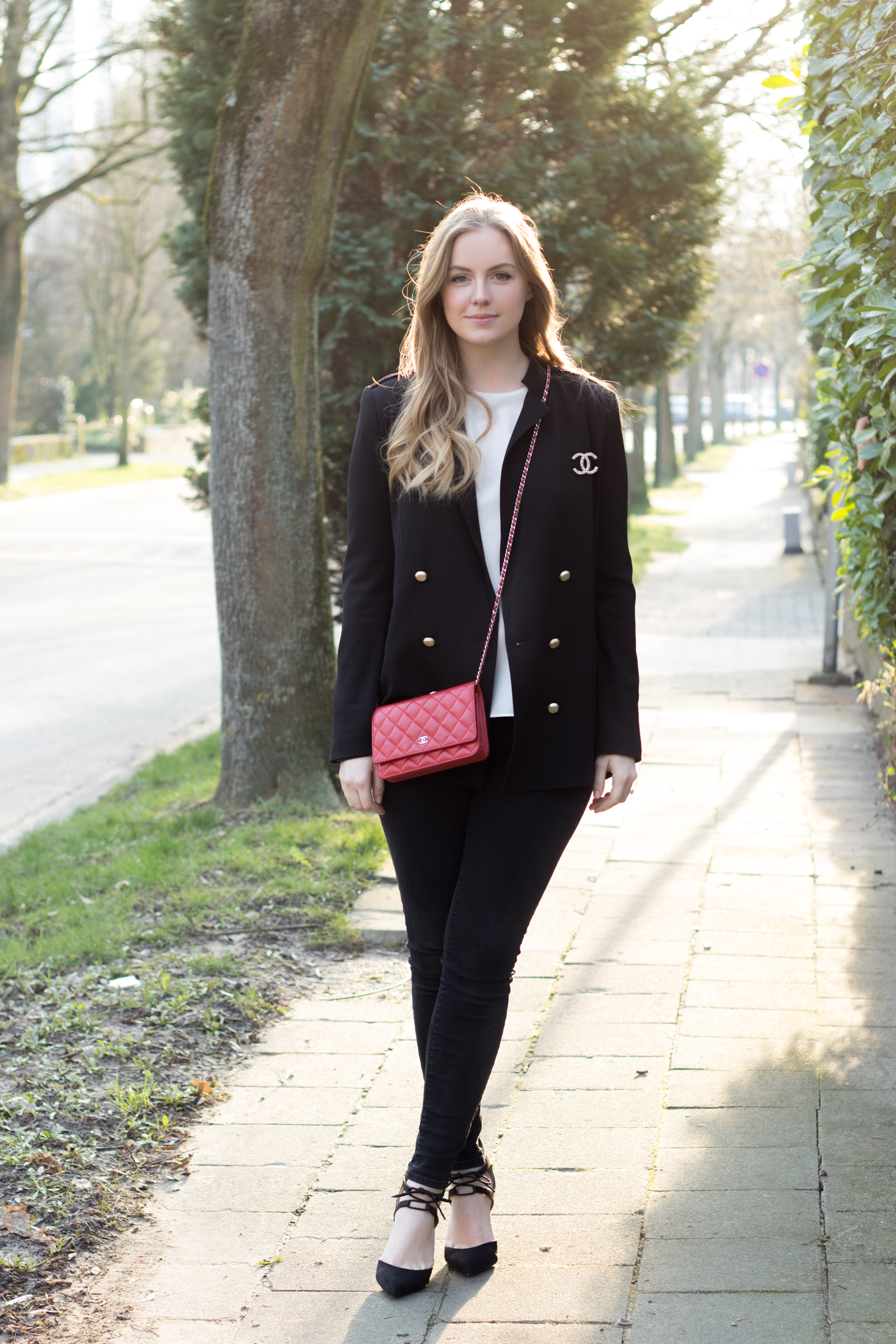 chanel wallet on chain street style